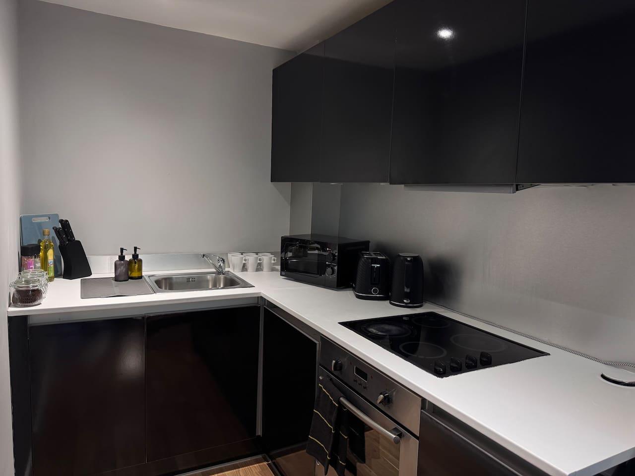 SMA Premium 2 Bed Suites 2 mins from train station5